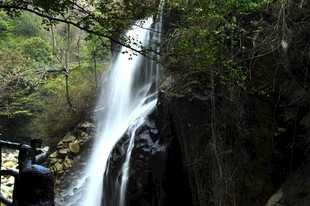 婺源山间瀑布美景