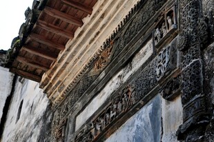 婺源中式古建筑精美屋檐细节