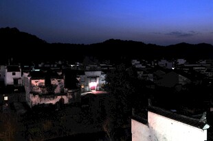 婺源夜幕下的村落景观