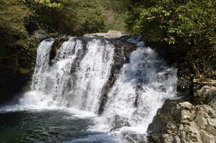 婺源山间瀑布美景
