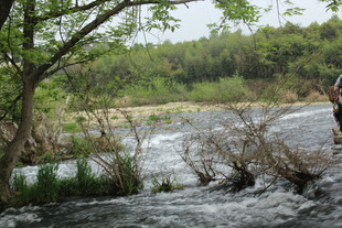 婺源溪边垂钓者