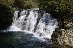 婺源山间瀑布美景