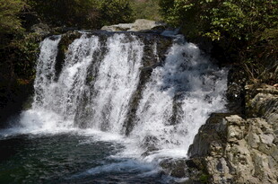 婺源山间瀑布美景
