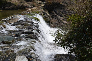 婺源山间溪流瀑布自然美景