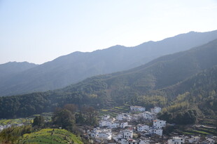 婺源山间村落景致