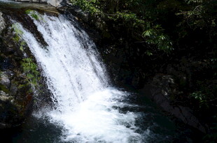 婺源山间瀑布景观