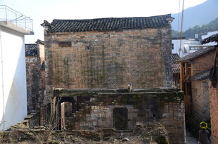 婺源古老破旧的传统民居一角