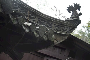 婺源中式古建筑屋檐精美雕刻