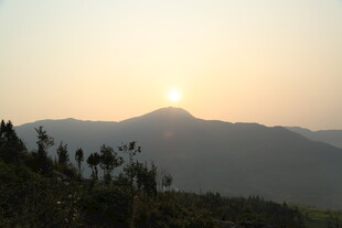 婺源日暮山林间的美丽景致