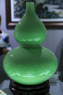 婺源翠绿葫芦形玉瓶摆件