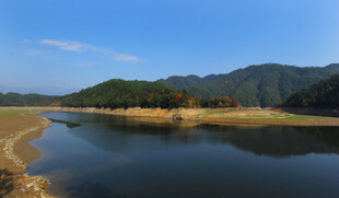 婺源宁静河畔风光
