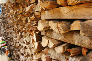 婺源整齐堆放的劈柴