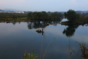 婺源宁静湖畔风光