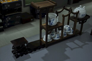 婺源中式古雅博古架与瓷器