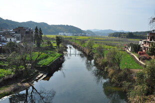 婺源乡村河畔美丽风光