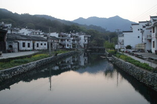 婺源江南水乡宁静河道村落