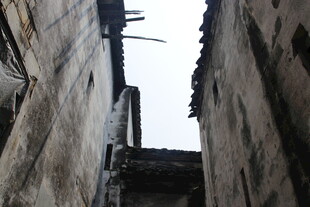 婺源古老狭窄小巷的独特景致