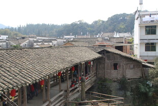 婺源古朴村落瓦房景观