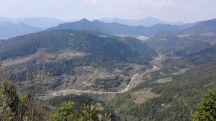 婺源山峦起伏的壮阔自然景观