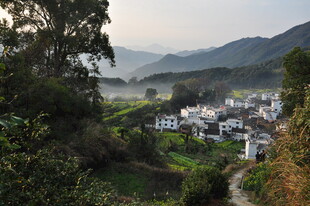 婺源山村美景 白墙黛瓦映青山