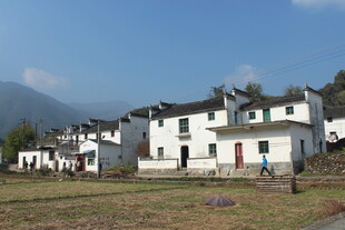 婺源白墙黑瓦的乡村民居