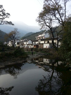 婺源江南水乡静谧村落倒影
