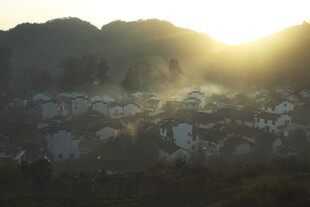 婺源山村日出美景