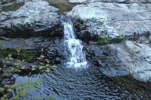 婺源山间小瀑布 灵动自然景