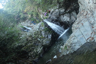 婺源山间瀑布景观