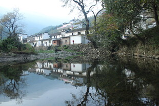 婺源江南水乡宁静村落倒影
