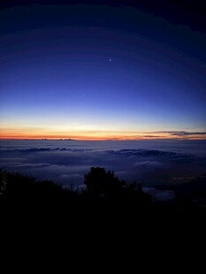 泰山山间云海日出星空美景