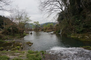 婺源宁静河畔自然风光美景