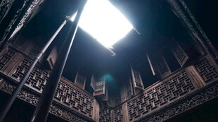 婺源古建内部的精致木质结构