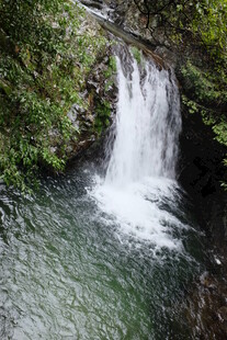 婺源山间瀑布溪流美景