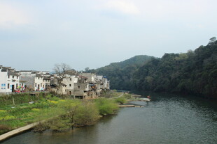 婺源河畔村落美景