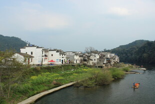 婺源河畔村落风光