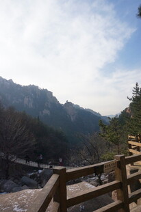 山间栈道风景