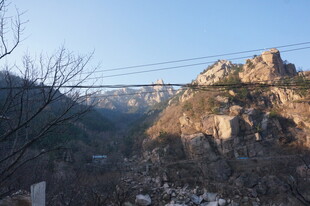 山间铁索桥 壮丽自然景