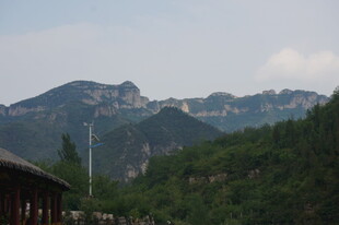 山间景色 远处山峦叠翠