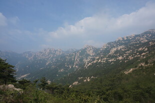 壮丽山景 云雾缭绕山峦