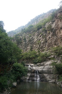 山间瀑布溪流美景