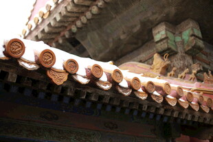 中式古建筑屋檐精美瓦当