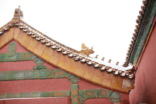 中式古建筑屋檐一角