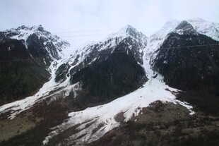 巍峨雪山壮丽景致