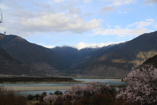 山间河谷美景