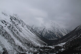 雪山山谷雪景壮丽景观