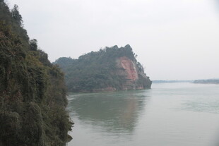 江边青山绿水秀丽风光
