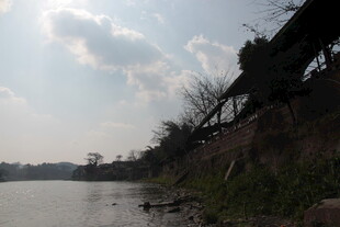 河畔风光 宁静自然景致