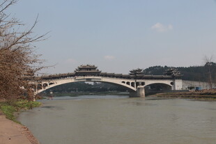 河畔古桥风景