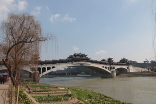 河畔古桥风景